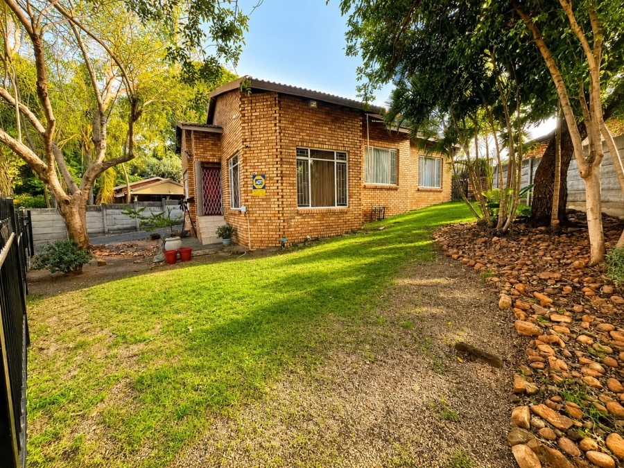 3 Bedroom Property for Sale in Geelhoutpark North West